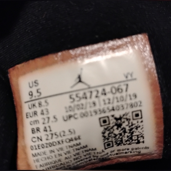 Air Jordan Black and Green Sneakers Excellent condition Size 9.5 Mens - Picture 4 of 4